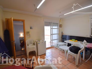 House with balcony for sale in Calle Corbella