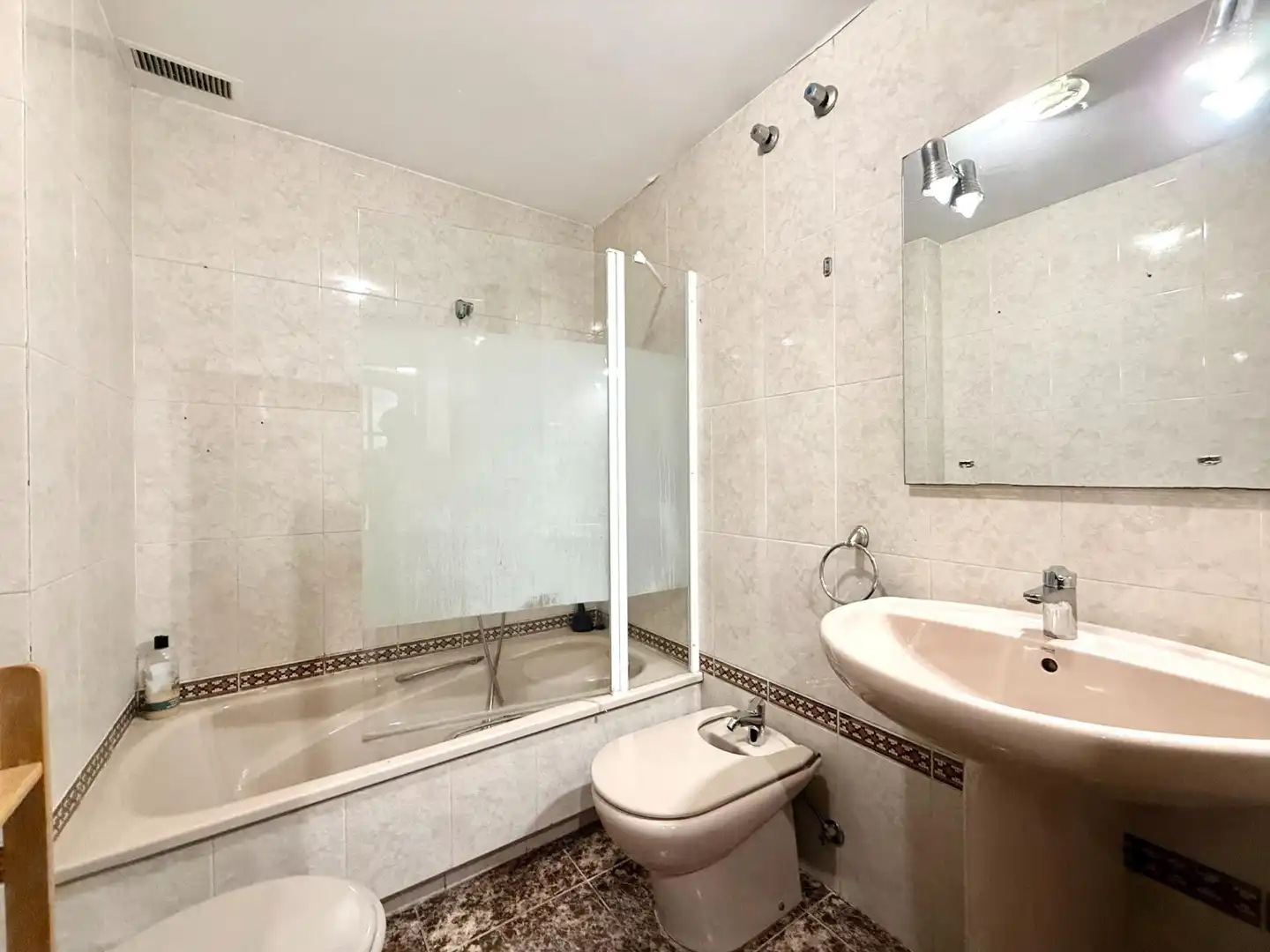 Bathroom of Flat for rent in Zona La Ermita