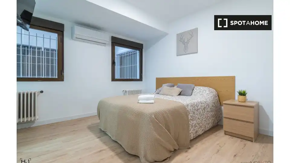 Bedroom of Flat for rent in Madrid  with Air Conditioner, Heating and Furnished
