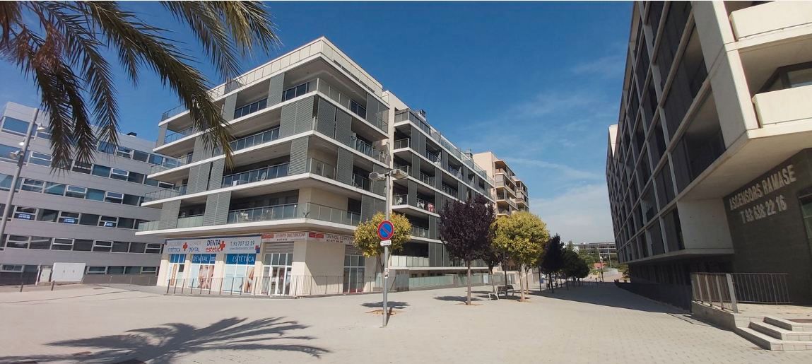 Außenansicht von Wohnung zum Verkauf in Sant Joan Despí mit Klimaanlage, Heizung und Parkett