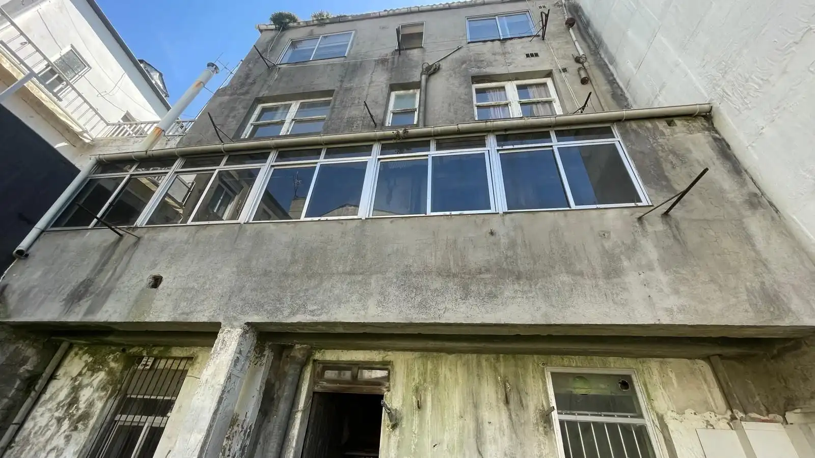 Vista exterior de Edificio en venta en Lugo