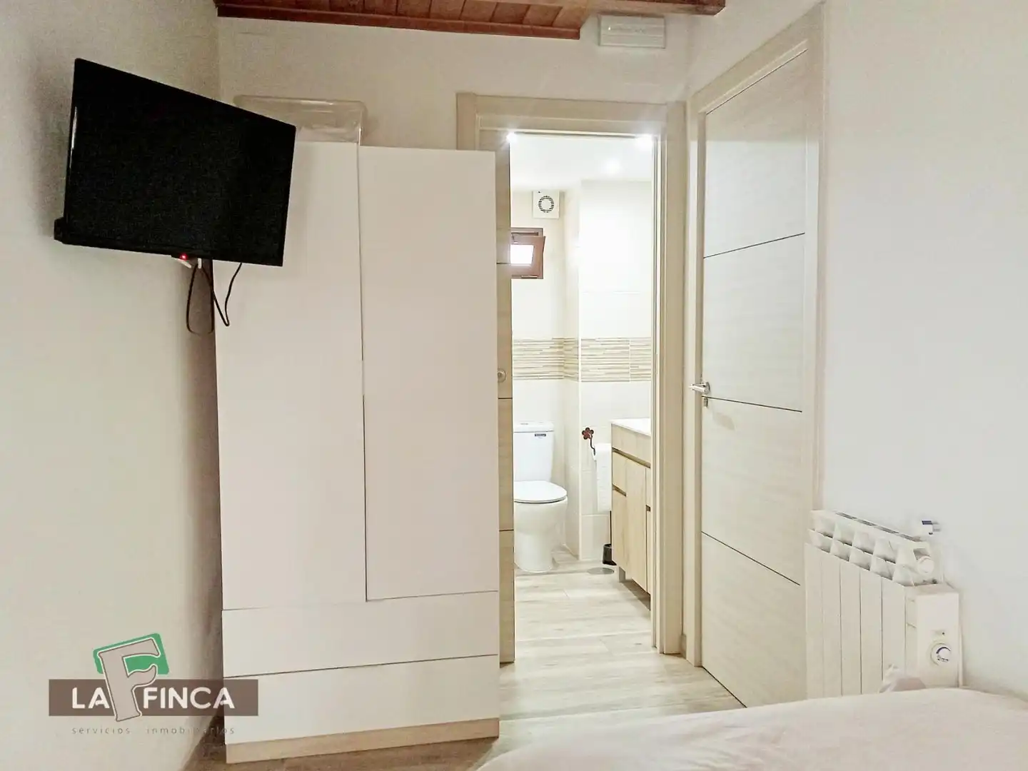 Bathroom of Houses for sale in Cudillero  with Heating and Furnished