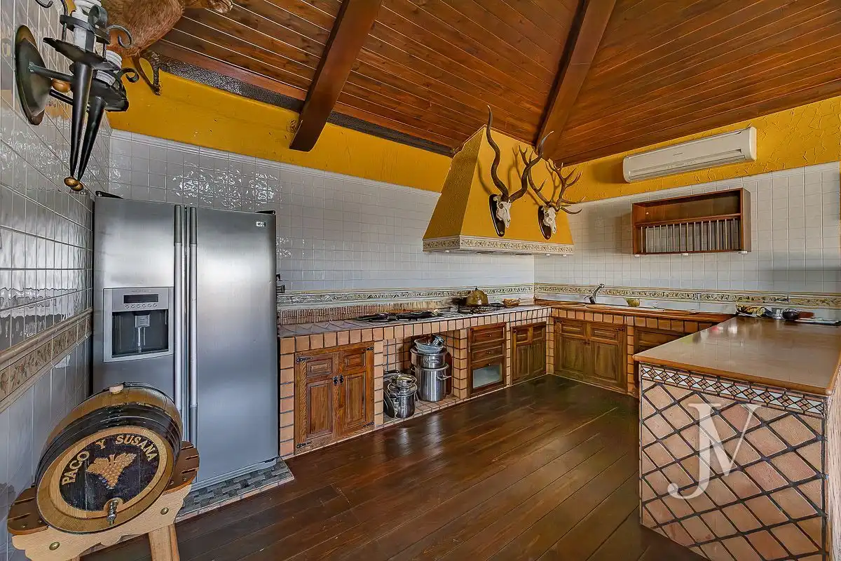Cocina de Casa o chalet en venta en El Casar con Aire acondicionado, Calefacción y Jardín privado