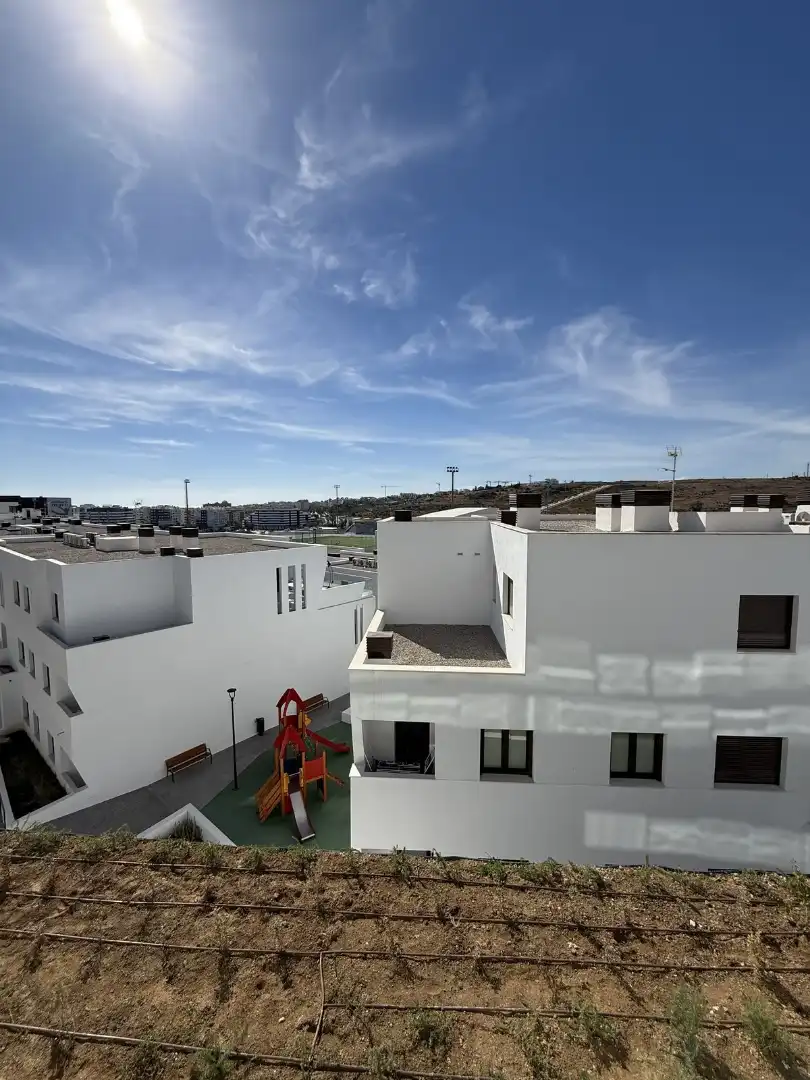 Vista exterior de Pis en venda en Estepona amb Aire condicionat, Terrassa i Internet