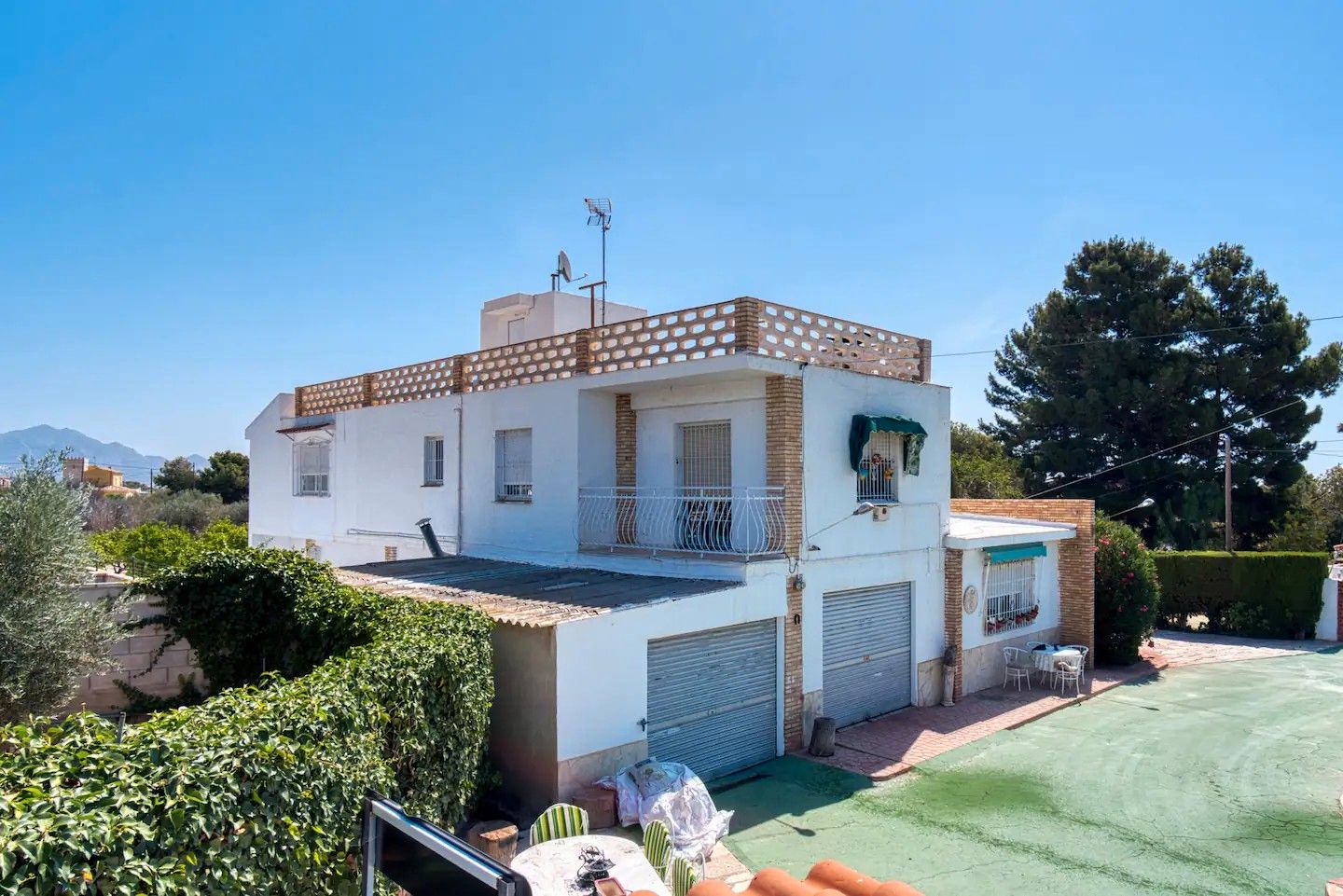 Vista exterior de Casa o chalet en venta en San Vicente del Raspeig / Sant Vicent del Raspeig con Aire acondicionado, Calefacción y Jardín privado