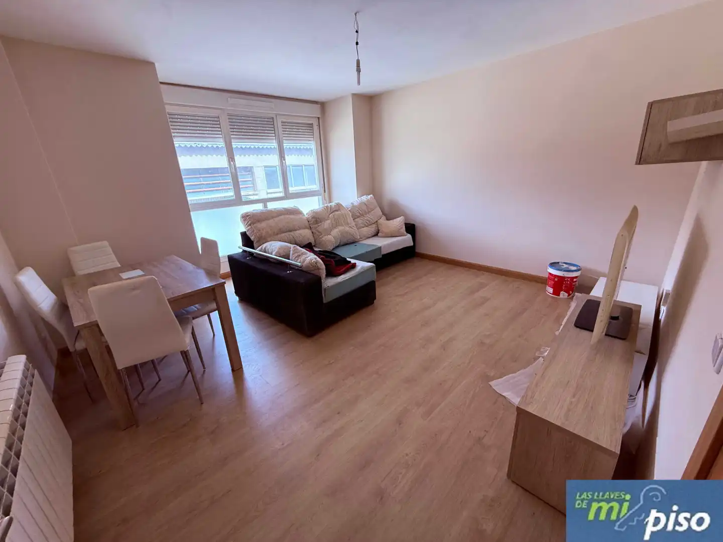 Sala d'estar de Pis en venda en Santovenia de Pisuerga amb Calefacció, Parquet i Traster