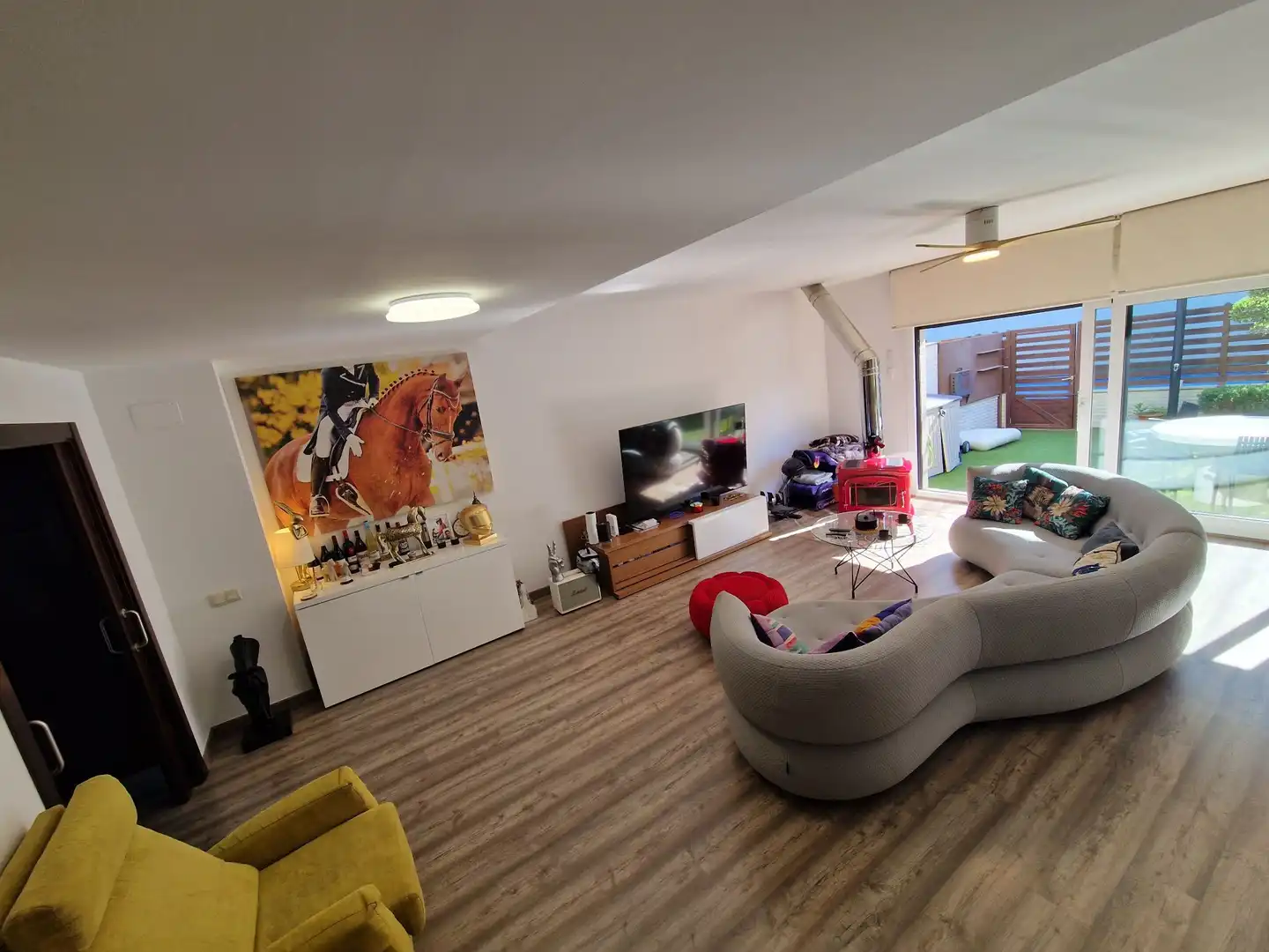 Wohnzimmer von Einfamilien-Reihenhaus zum Verkauf in Dosrius mit Klimaanlage, Heizung und Gemeinschaftspool