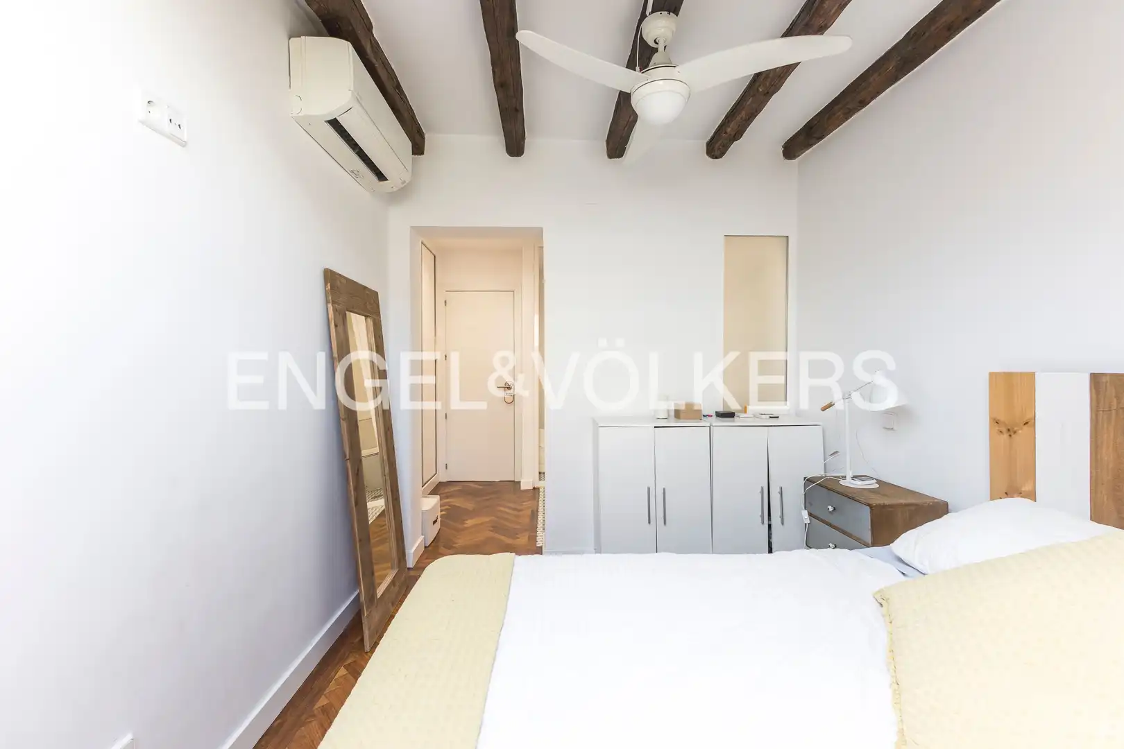 Schlafzimmer von Wohnung zum Verkauf in Madrid mit Klimaanlage und Heizung