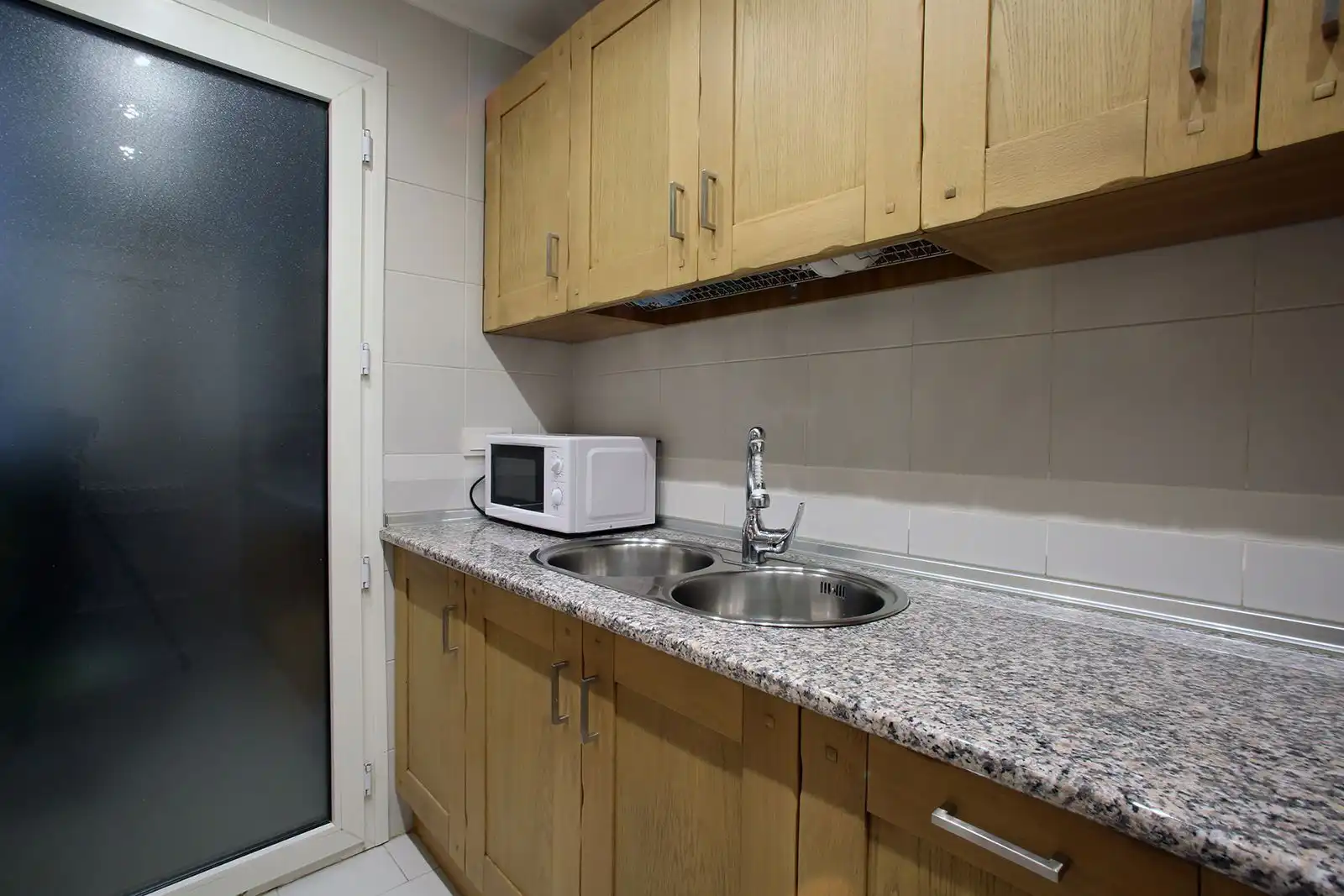 Cuina de Pis de lloguer en Marbella amb Aire condicionat, Terrassa i Moblat