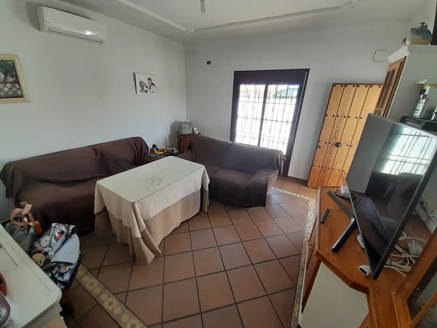 Sala d'estar de Casa o xalet en venda en Chipiona amb Calefacció