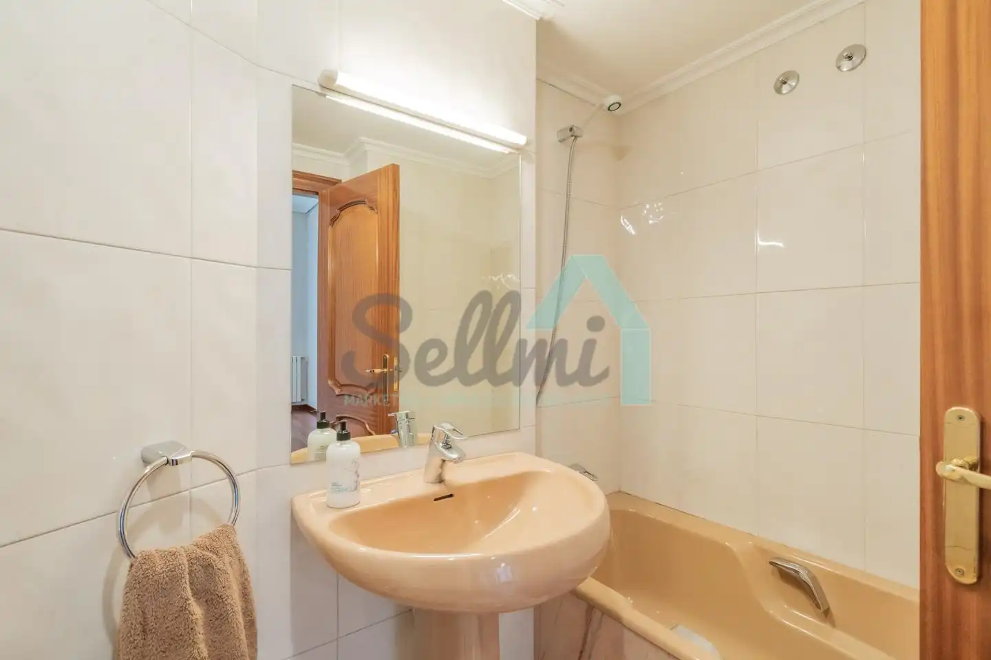 Badezimmer von Büro zur Miete in Oviedo  mit Heizung