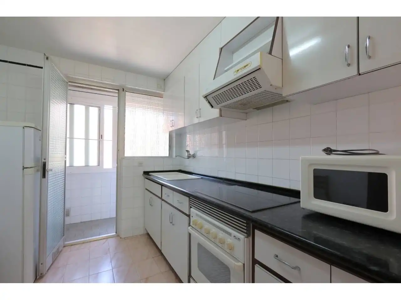 Cocina de Piso en venta en L'Hospitalet de Llobregat con Parquet, Trastero y Amueblado