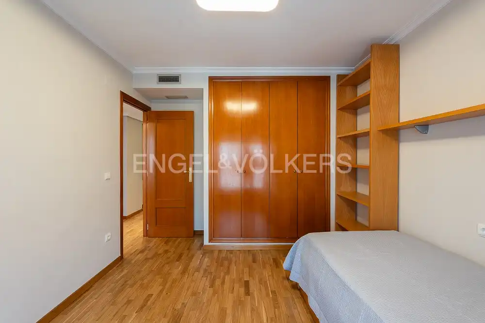 Bedroom of Flat for rent in Valencia  with Air Conditioner, Heating and Parquet flooring