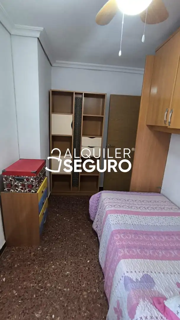 Bedroom of Flat for rent in Sevilla  with Air Conditioner and Furnished