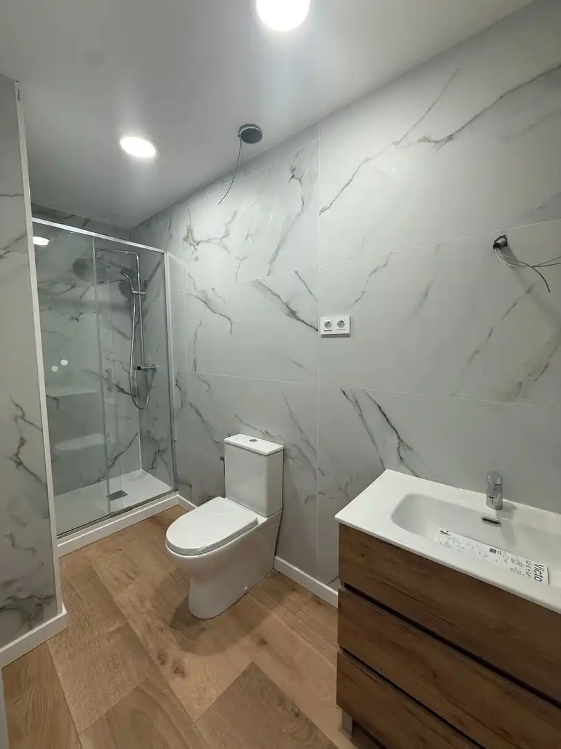 Bathroom of Apartments for sale in Lleida