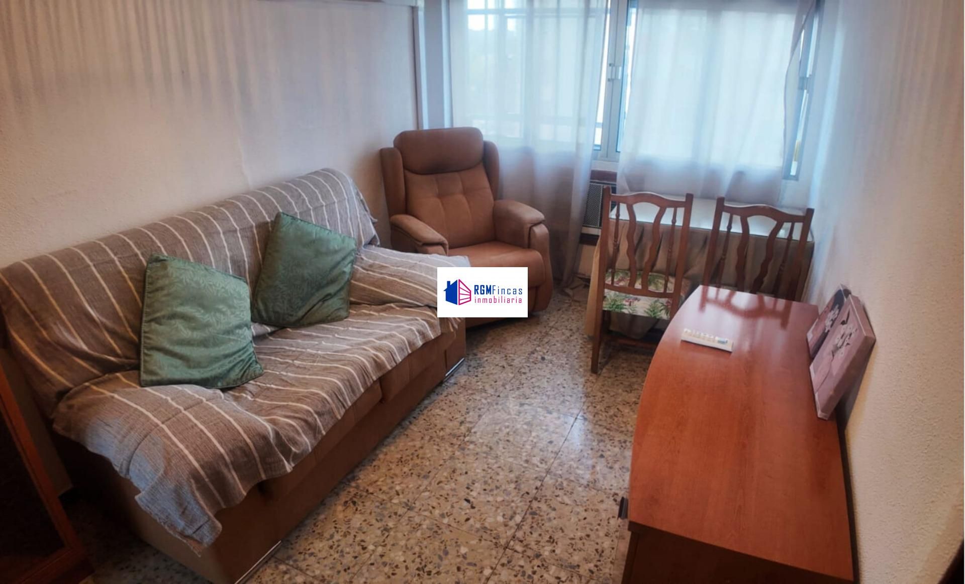 Sala d'estar de Pis de lloguer en  Sevilla Capital amb Aire condicionat