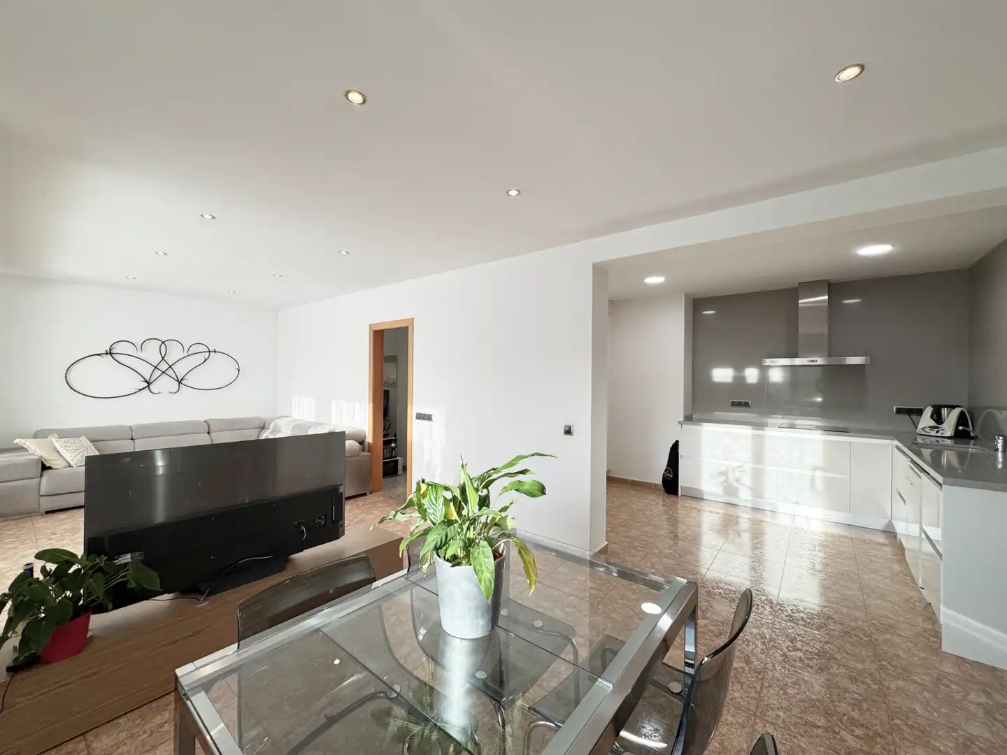 Wohnzimmer von Einfamilien-Reihenhaus zum Verkauf in L'Escala mit Klimaanlage und Terrasse