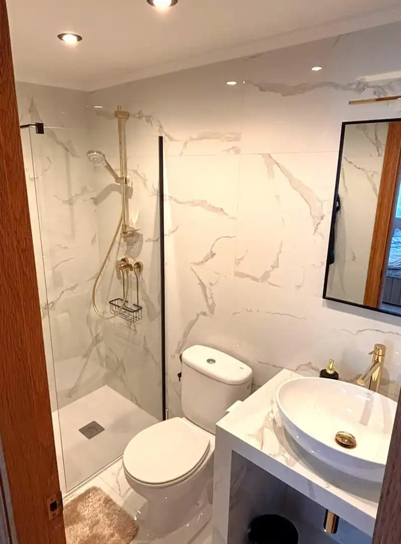 Baño de Apartamento en venta en Torrevieja con Aire acondicionado, Terraza y Amueblado