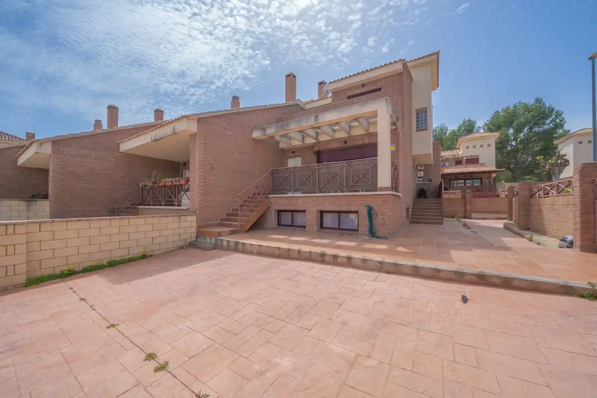Vista exterior de Casa adosada en venta en La Nucia con Aire acondicionado, Calefacción y Terraza
