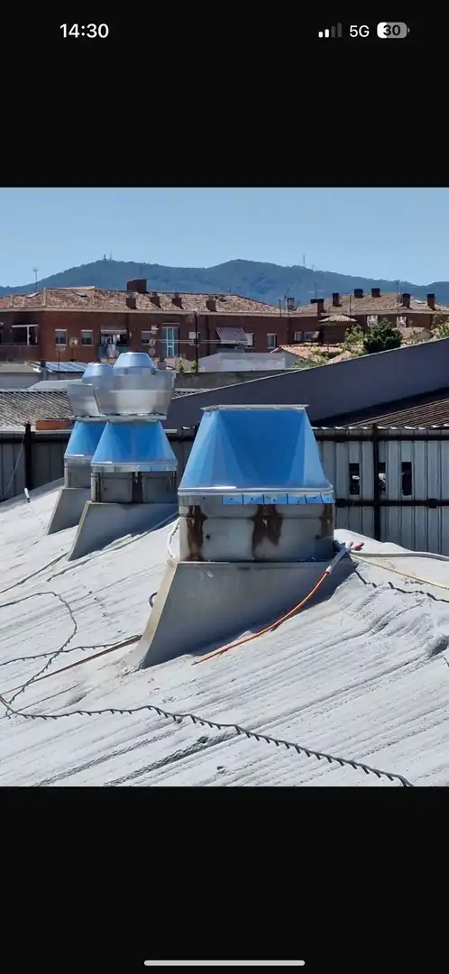 Vista exterior de Nave industrial en venta en Cerdanyola del Vallès