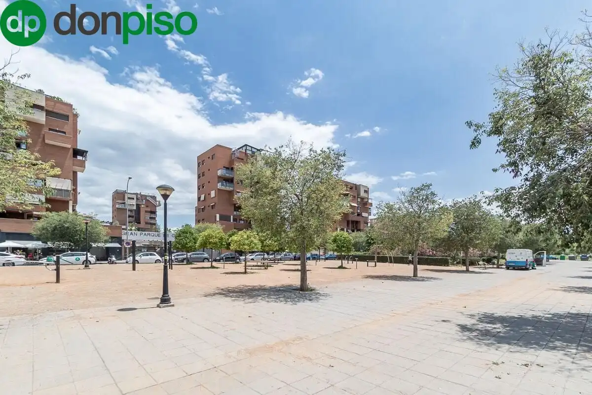Exterior view of Flat for sale in Granada  with Air Conditioner, Terrace and Community pool