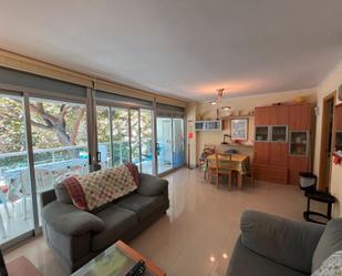 Sala d'estar de Apartament de lloguer en Salou amb Aire condicionat, Terrassa i Piscina