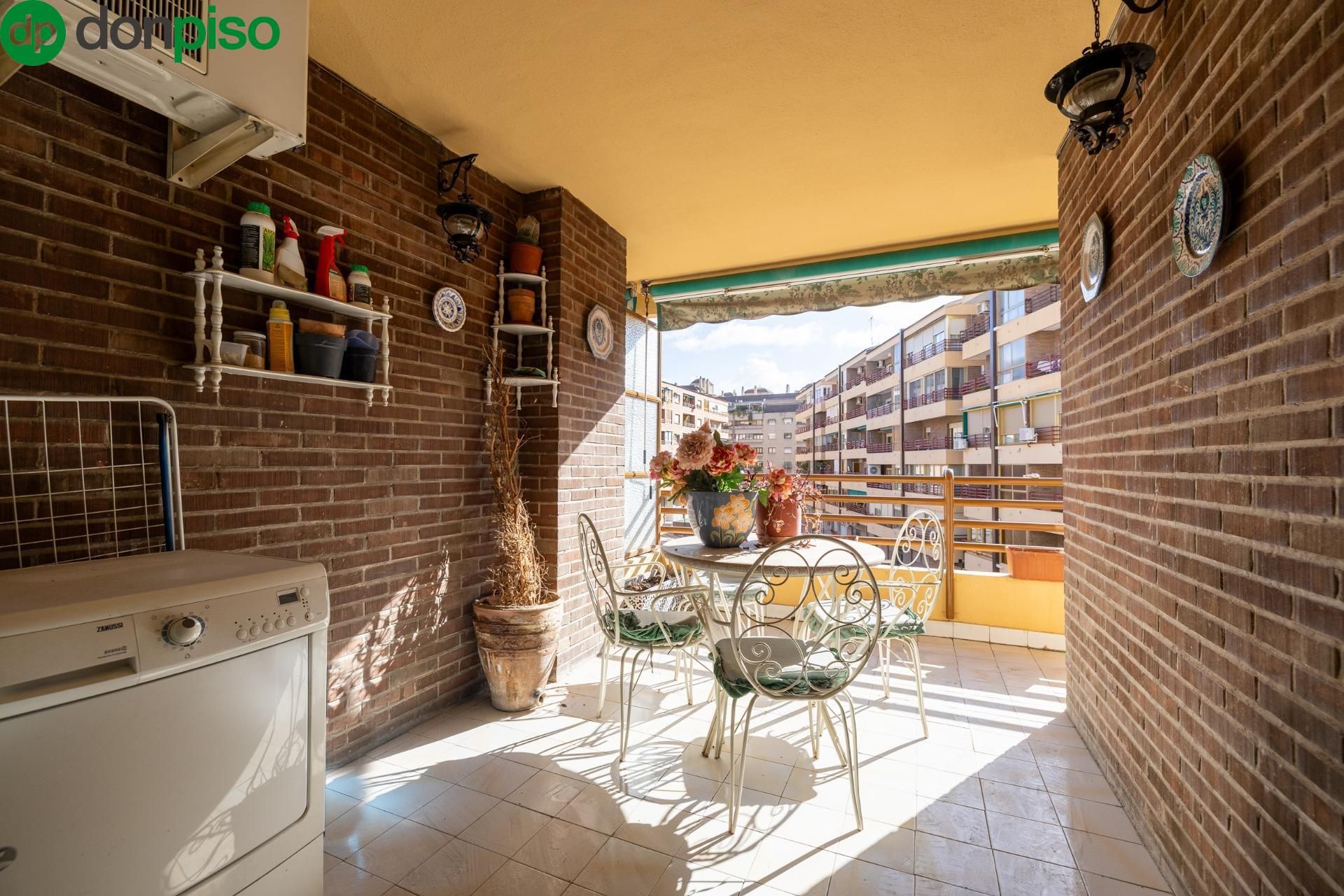 Terraza de Piso en venta en  Granada Capital con Aire acondicionado, Terraza y Trastero