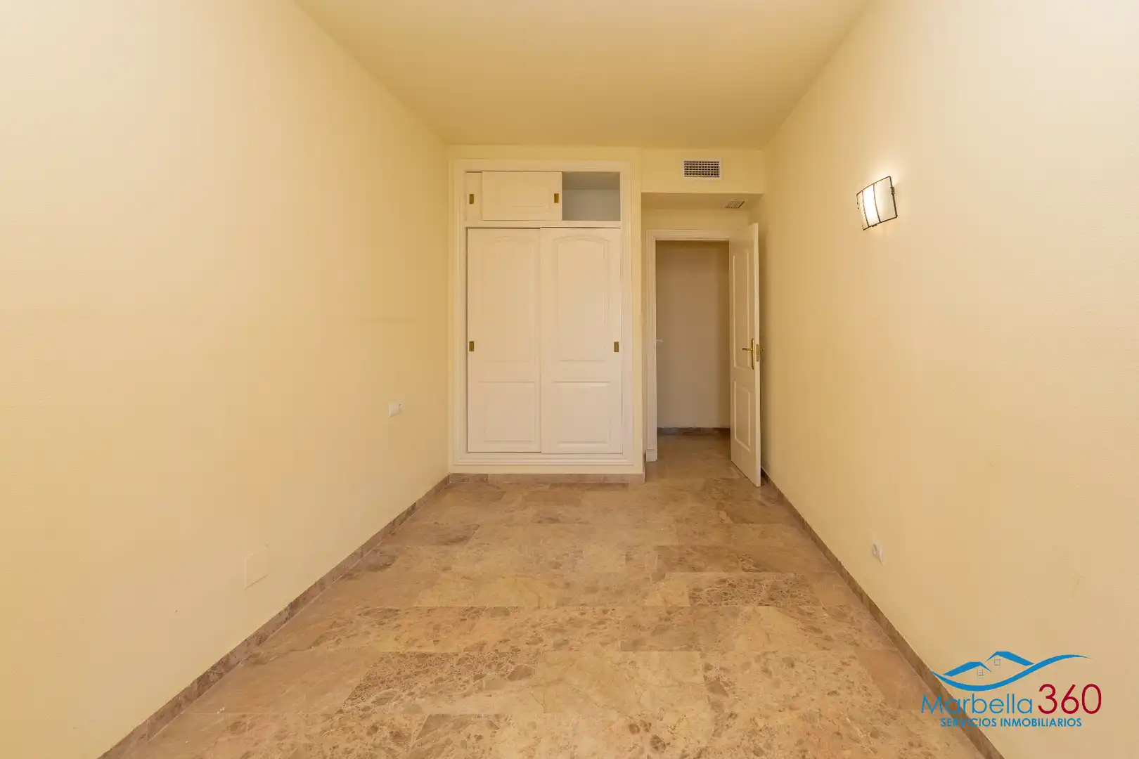 Wohnung zum Verkauf in Marbella mit Klimaanlage, Terrasse und Abstellraum