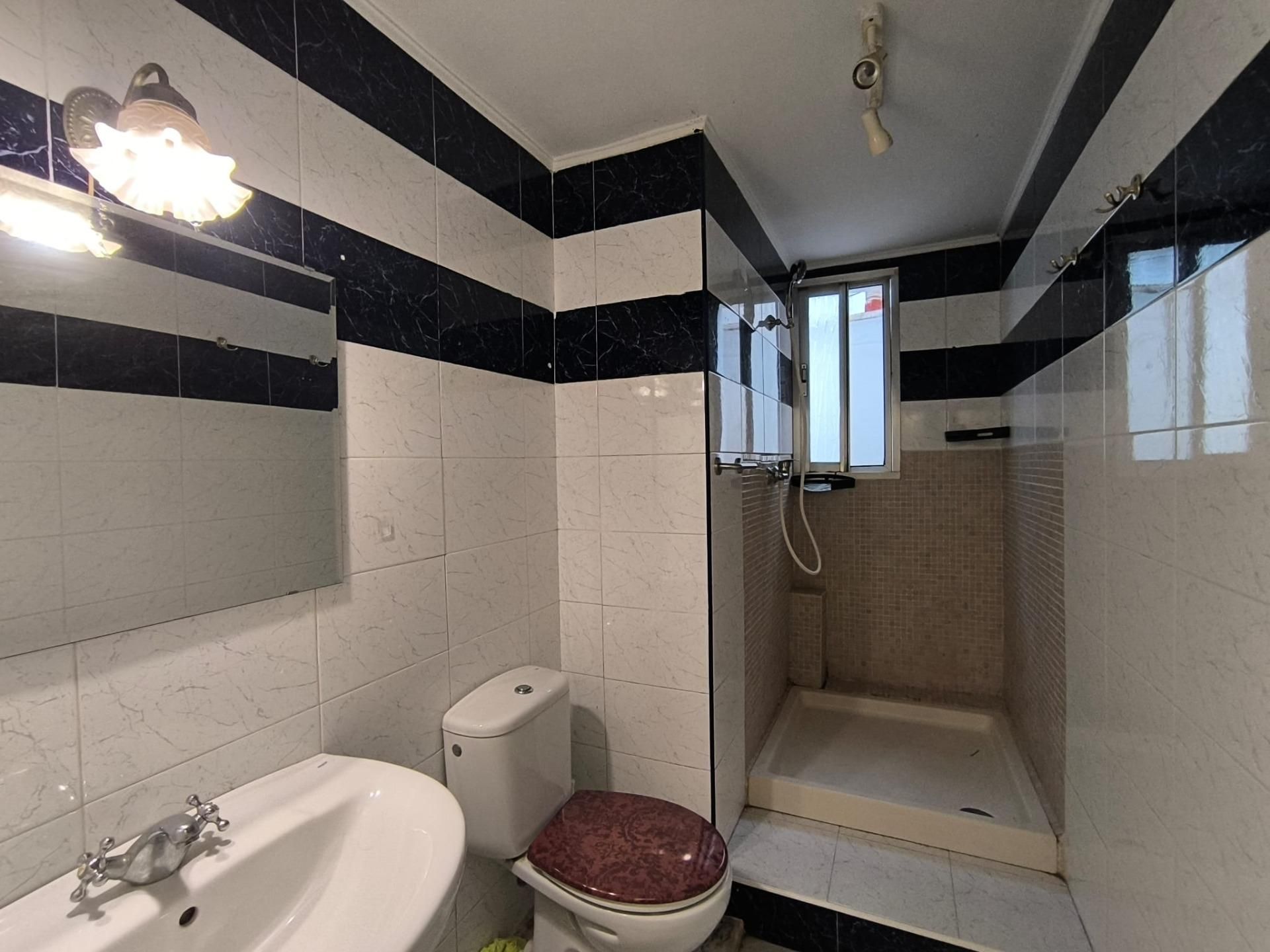 Bathroom of Planta baja for sale in Alaquàs  with Terrace, Storage room and Furnished