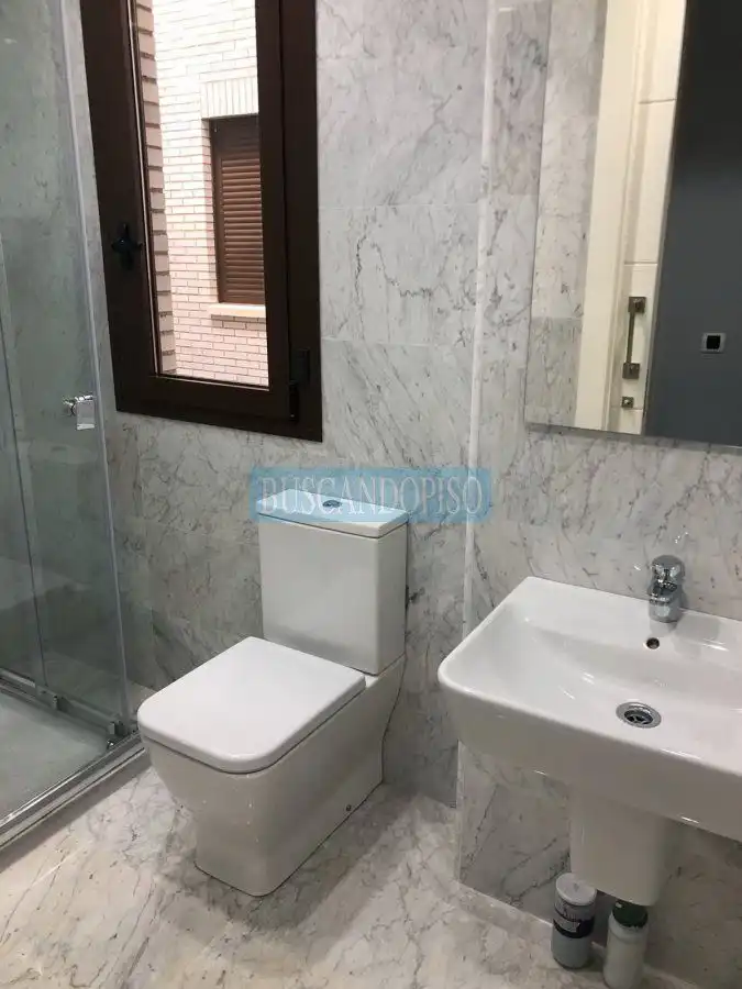 Bany de Apartament de lloguer en  Logroño amb Calefacció, Parquet i Terrassa