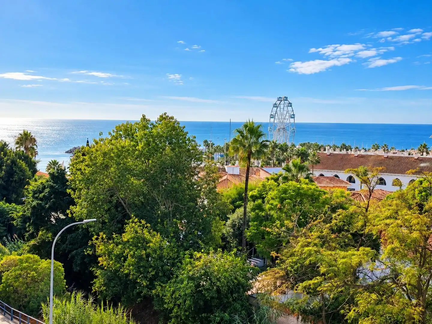 Vista exterior de Dúplex en venda en La Carihuela - Los Nidos