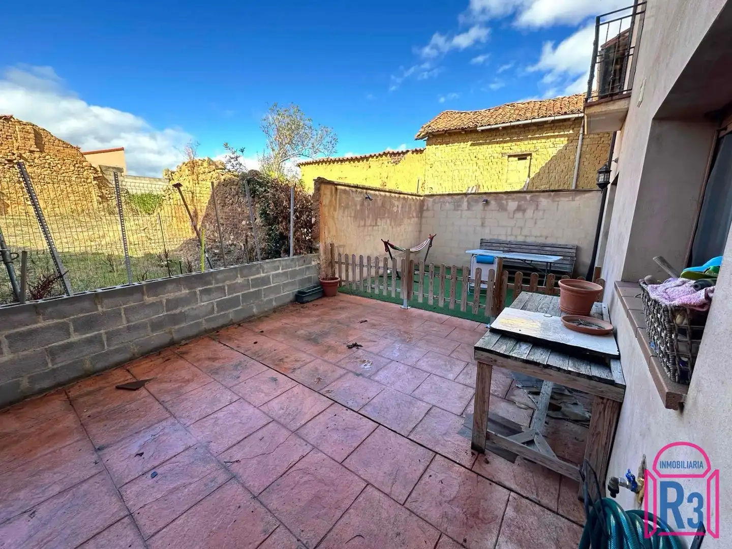 Terrassa de Casa adosada en venda en Cuadros amb Calefacció i Jardí privat