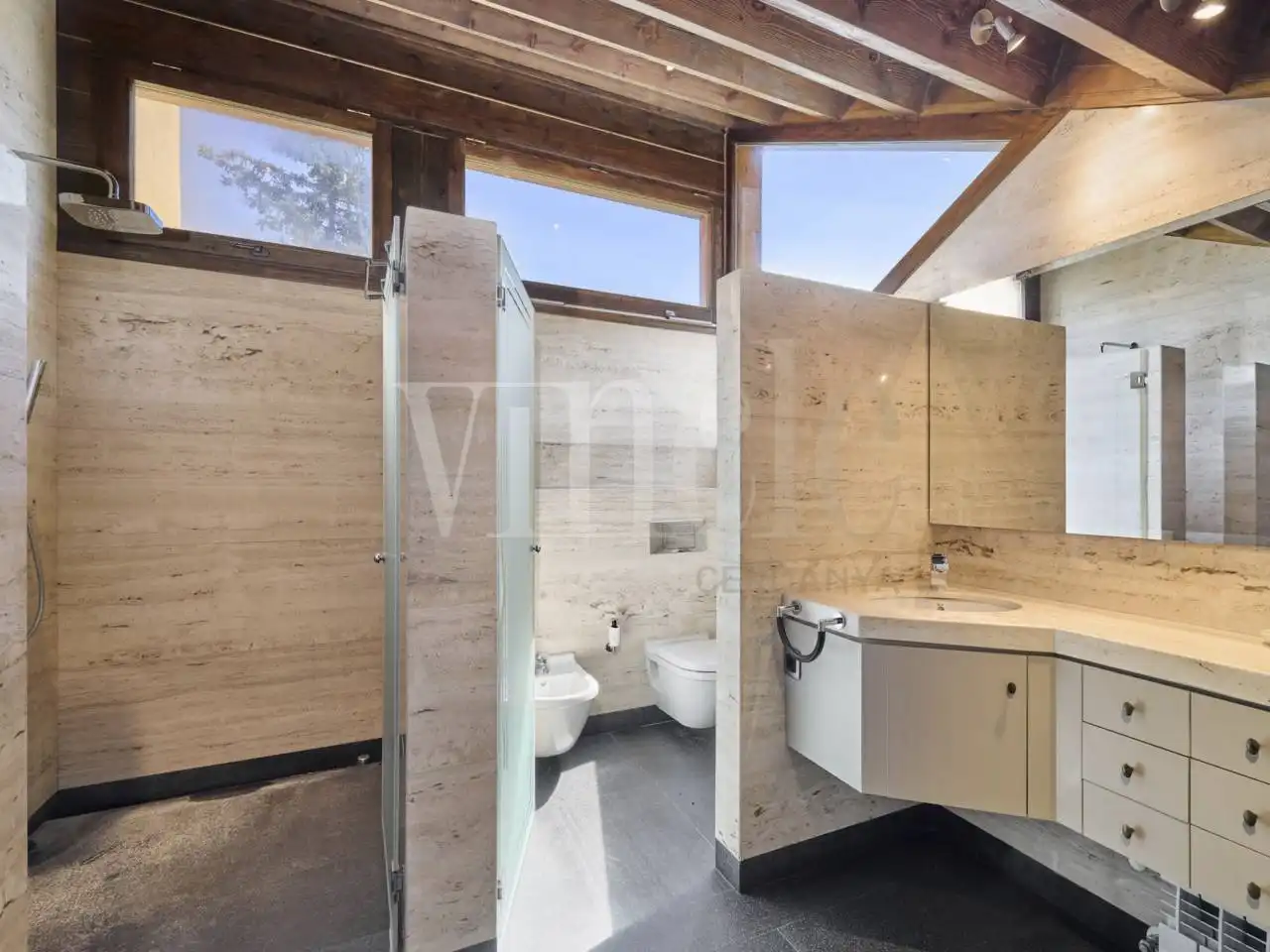 Bathroom of Houses for sale in Alp  with Heating and Parquet flooring