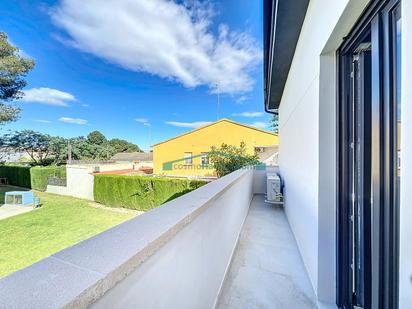 Vista exterior de Casa o xalet en venda en Paterna amb Aire condicionat i Calefacció