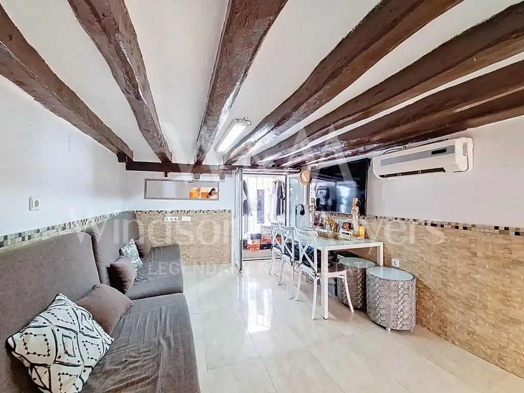 Sala d'estar de Estudi en venda en Eivissa amb TV i Balcó