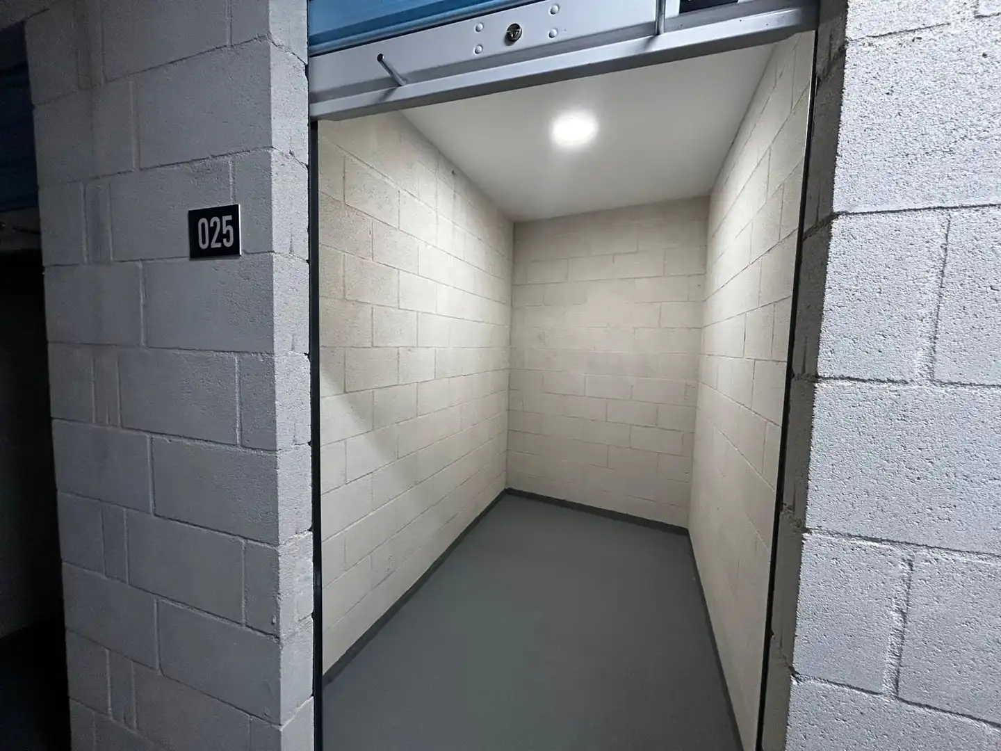 Storage room for sale in San Marcelino, Aluche