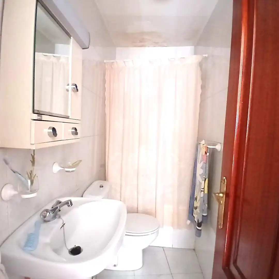 Badezimmer von Haus oder Chalet zum Verkauf in San Andrés del Rabanedo mit Abstellraum und Balkon