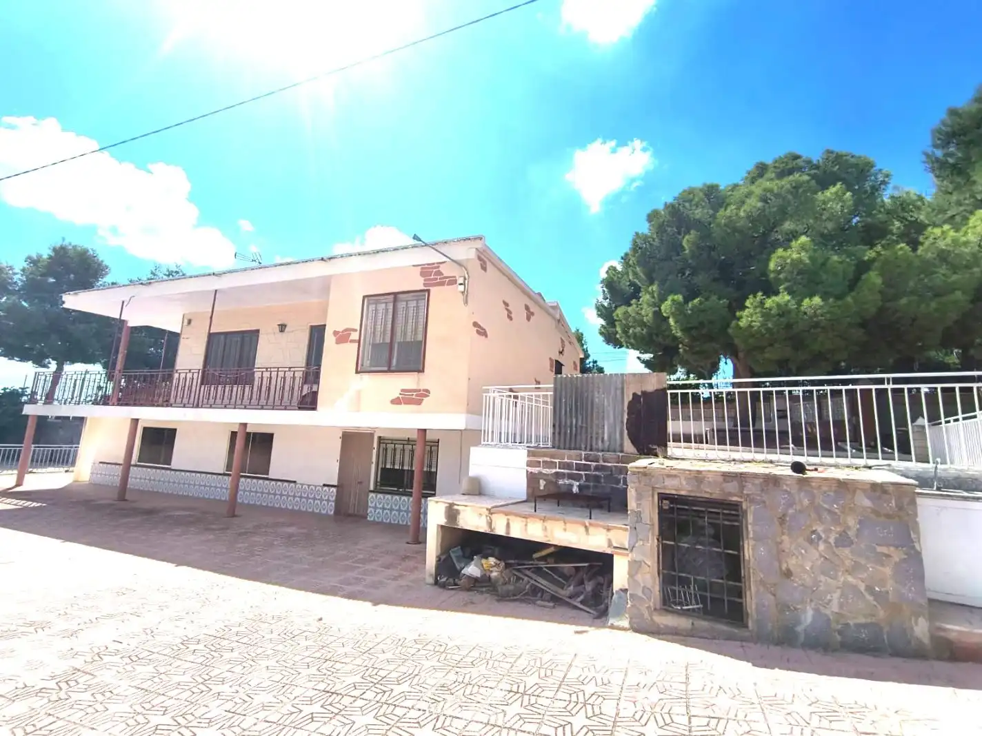 Vista exterior de Casa o xalet en venda en Crevillent amb Aire condicionat, Terrassa i Piscina