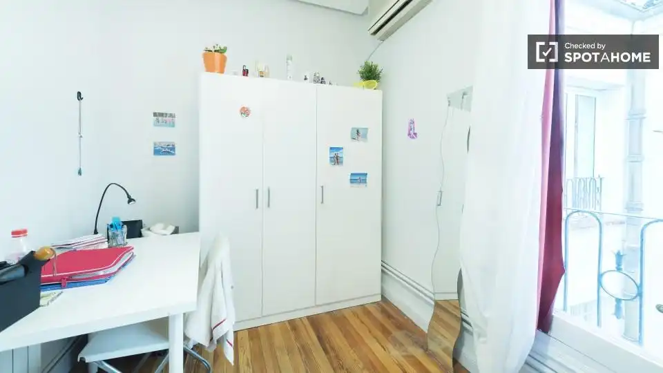 Bedroom of Flat for rent in Madrid  with Air Conditioner, Heating and Furnished