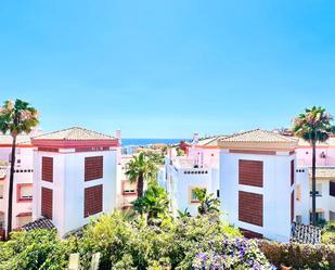 Vista exterior de Apartament de lloguer en La Alcaidesa amb Aire condicionat i Piscina