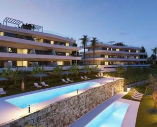 Vista exterior de Apartament en venda en Estepona amb Aire condicionat, Jardí privat i Parquet