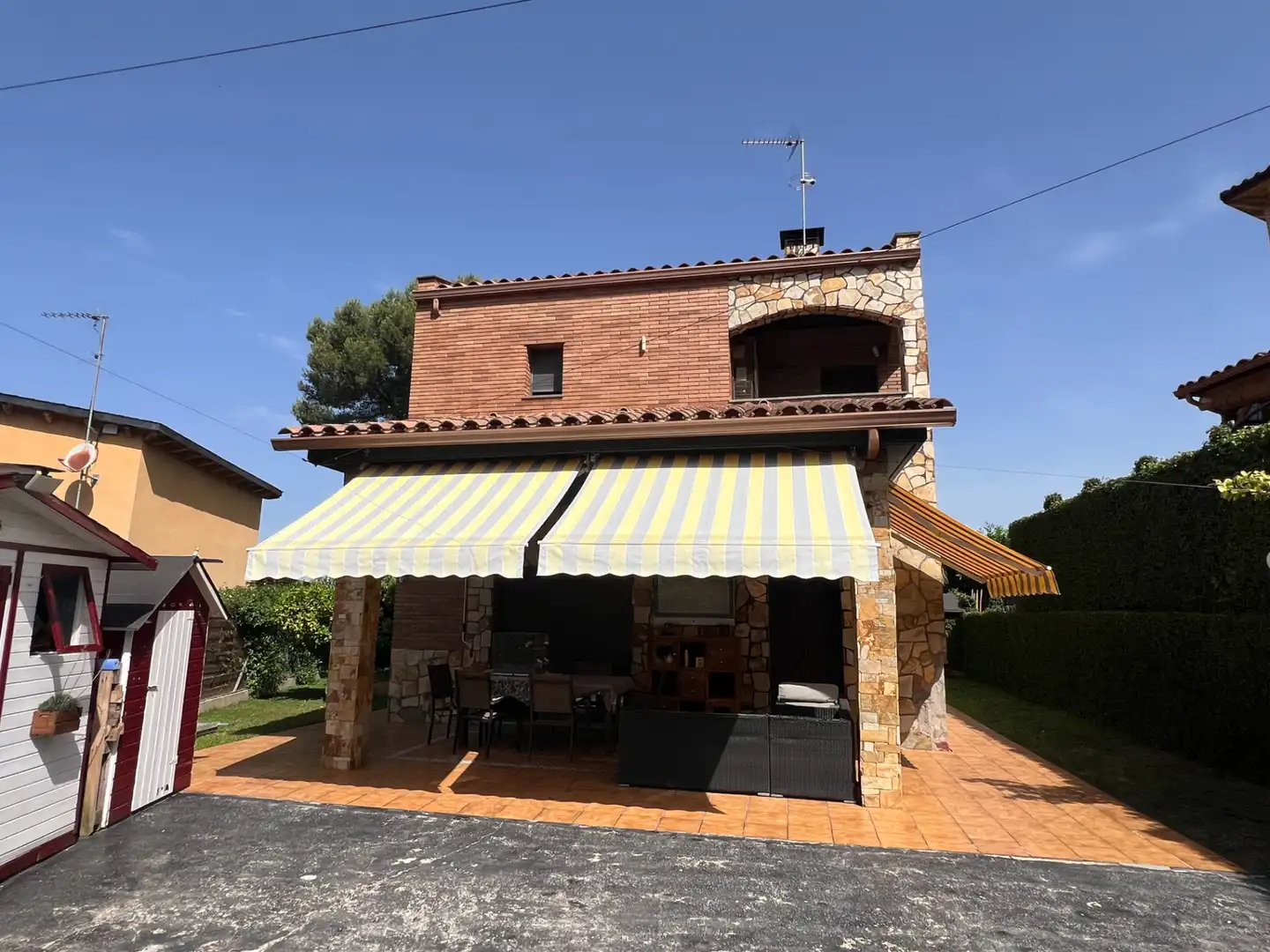 Terrassa de Casa o xalet en venda en La Roca del Vallès amb Aire condicionat, Calefacció i Jardí privat