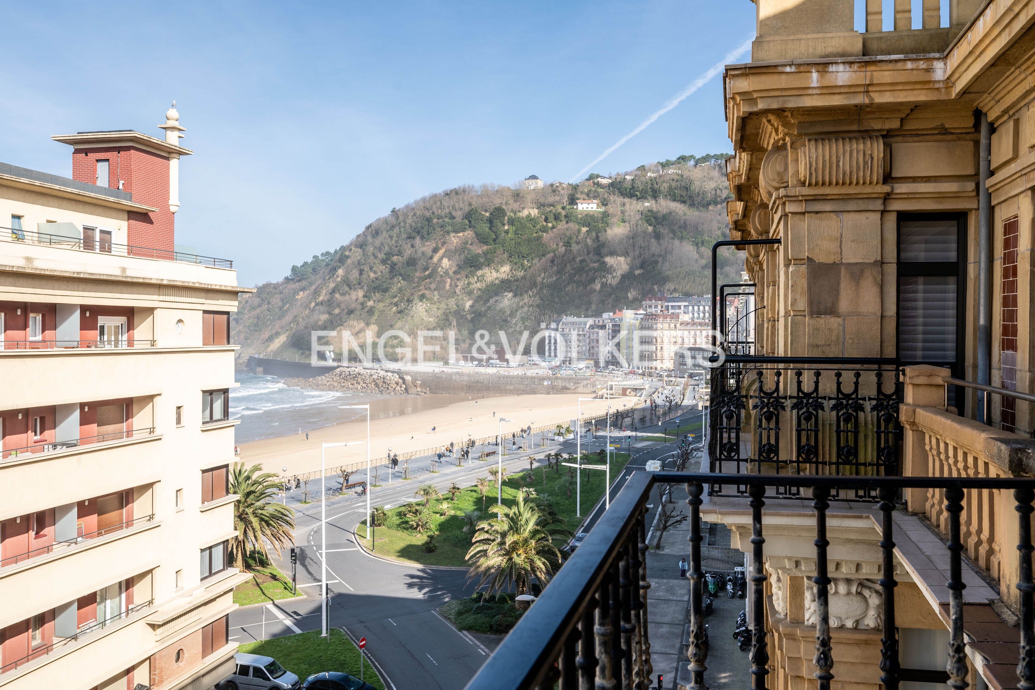 Exterior view of Apartment for sale in Donostia - San Sebastián   with Heating, Furnished and Balcony
