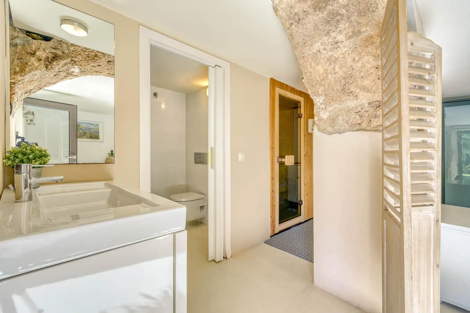 Baño de Finca rústica en venta en Boadella i les Escaules con Calefacción, Jardín privado y Terraza