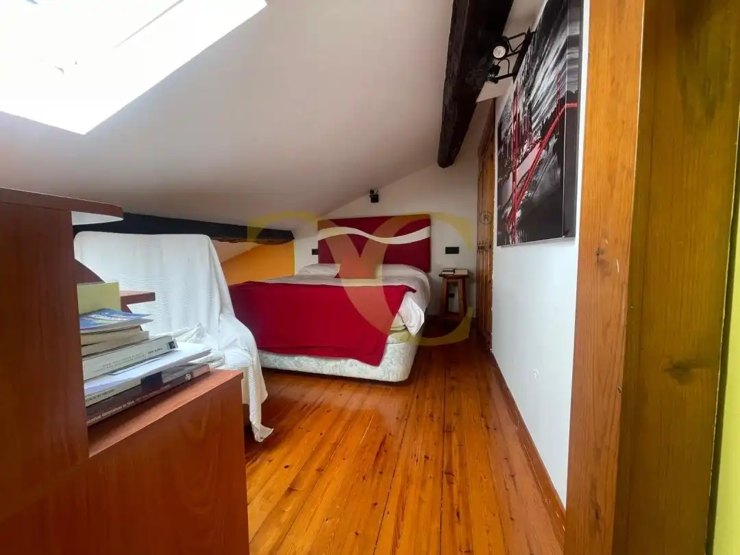 Schlafzimmer von Dachboden zum Verkauf in Ribadesella mit Heizung