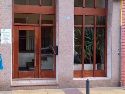 Vista exterior de Pis en venda en Torrelavega  amb Calefacció, Parquet i Traster