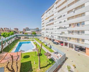 Vista exterior de Pis en venda en  Sevilla Capital amb Aire condicionat, Jardí privat i Terrassa