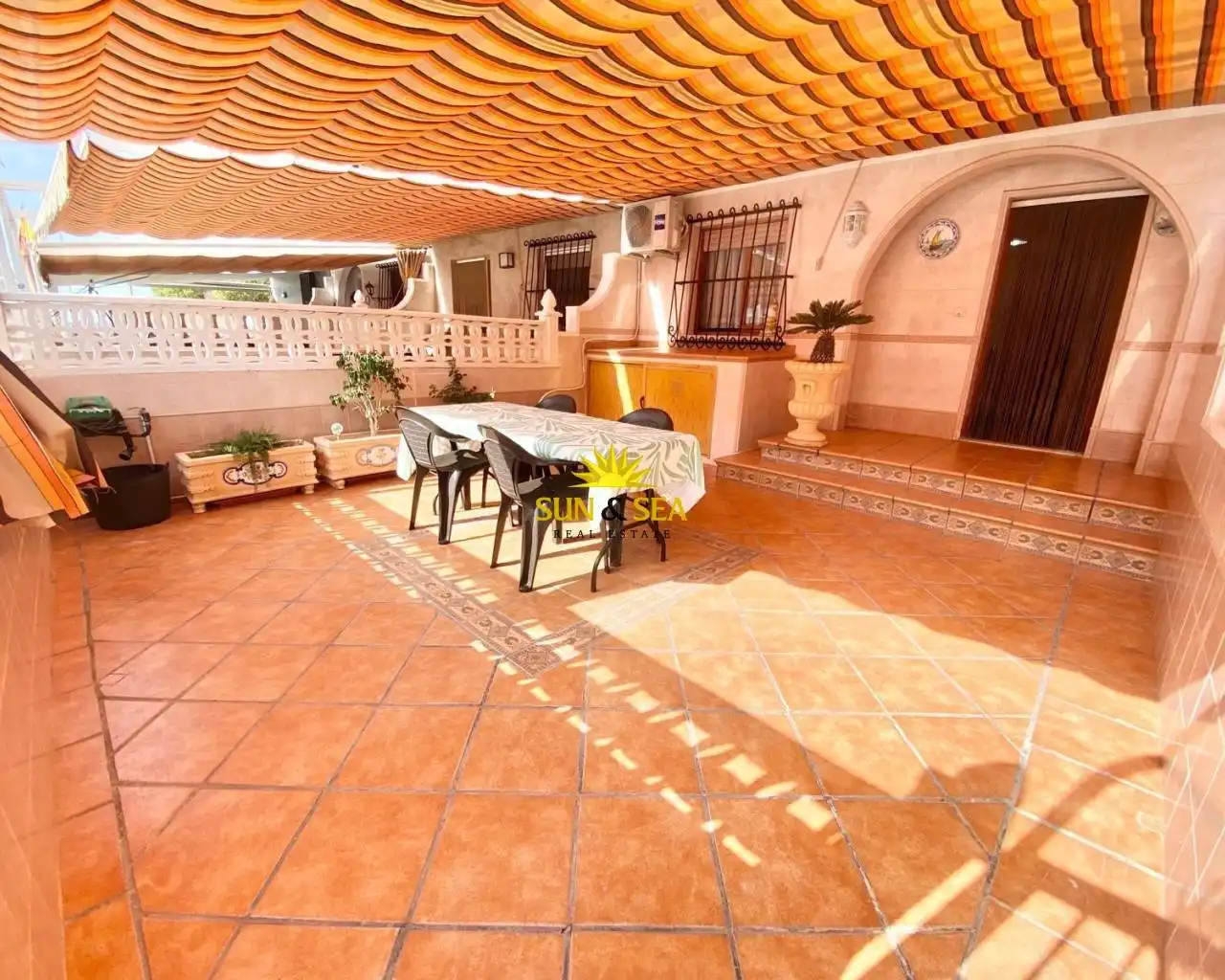 Villa avec terrasse à vendre à Santa Pola ciudad