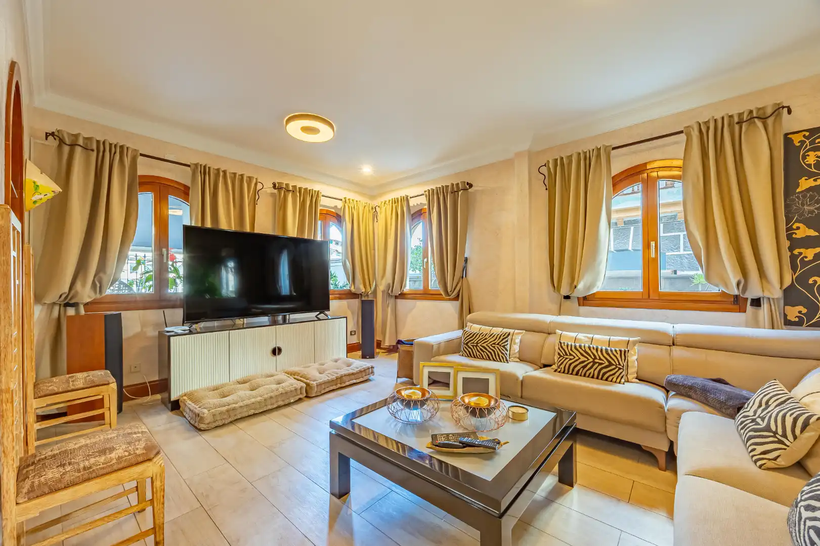 Sala d'estar de Casa o xalet en venda en Las Palmas de Gran Canaria amb Parquet, Terrassa i Traster