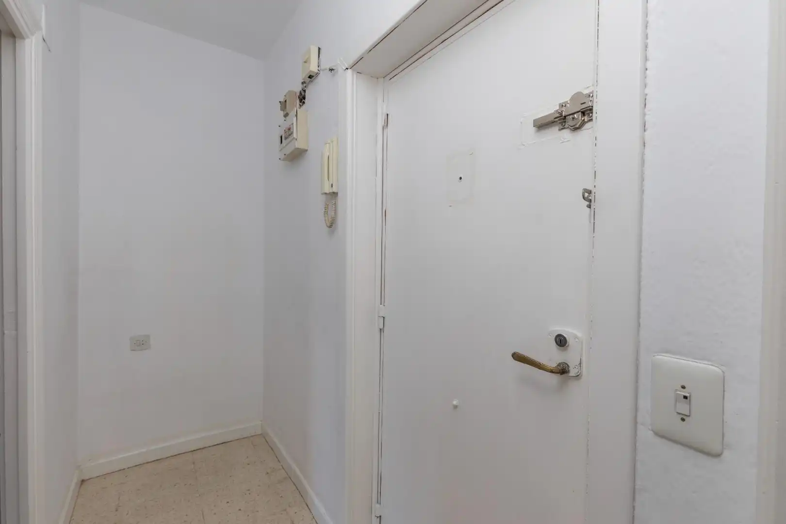 Flat for sale in Granada  with Air Conditioner and Terrace